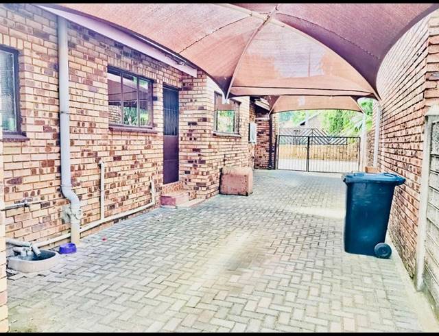 3 BEDROOM HOUSE FOR SALE IN VANDERBIJLPARK SE 3